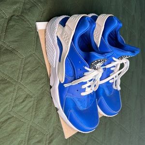 blue nike huaraches